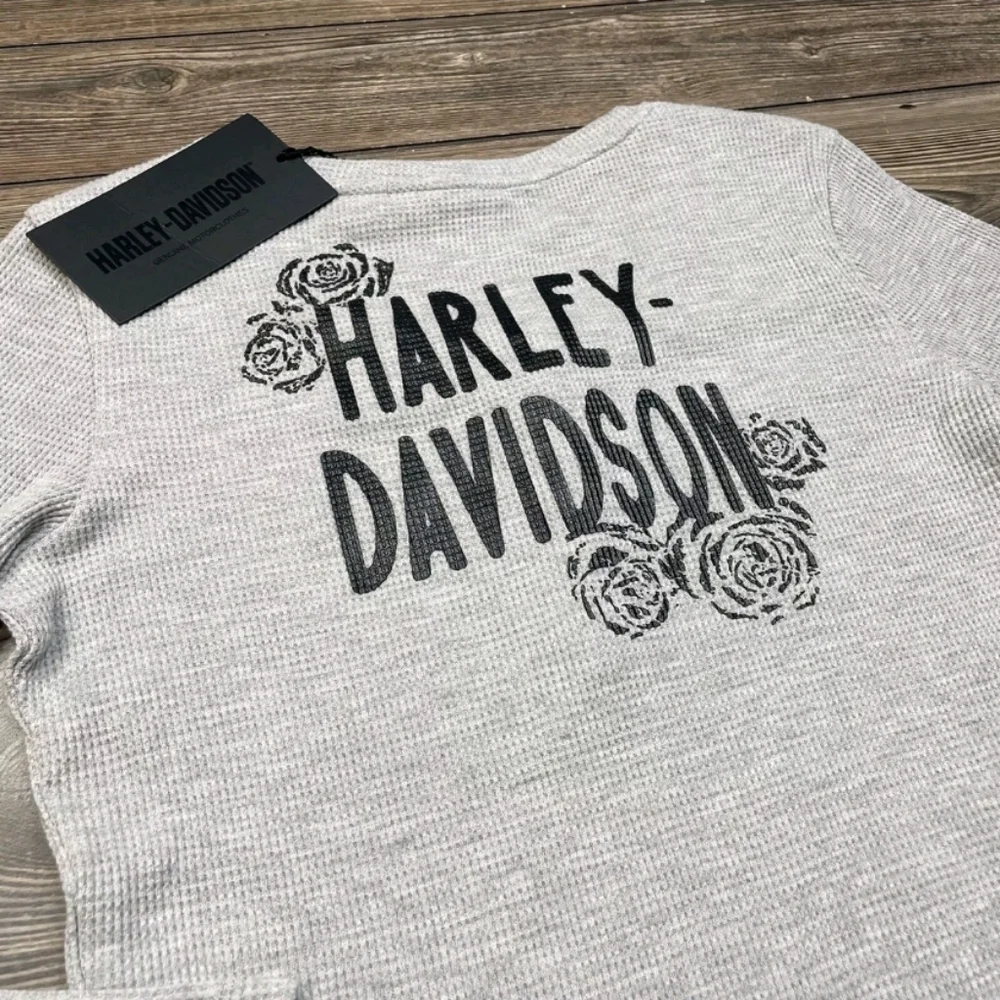 NWT Harley Davidson Women's Fireside Roses Thermal Henley Gray Size 1W - Picture 3 of 8